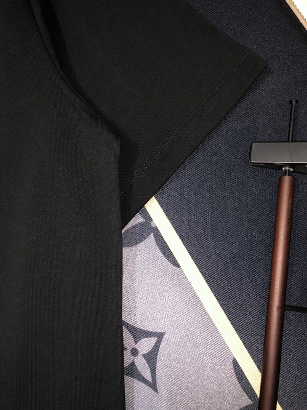 ブランドTシャツ側面デザイン